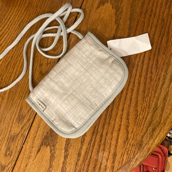 Eddie Bauer Crossbody Travel Wallet Gray - NWT - Picture 2 of 6